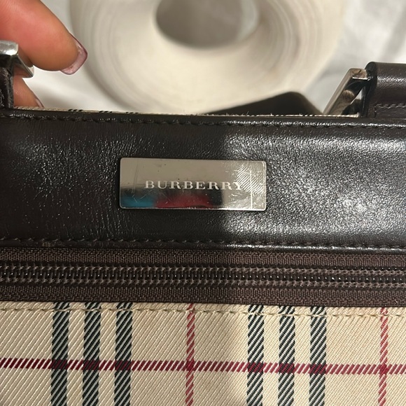 Authentic BURBERRY CROSS BODY BAG - Picture 7 of 15